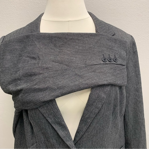 NWT Lane Bryant 2 Button Tailored Stretch Blazer. Size 28 - Picture 4 of 6